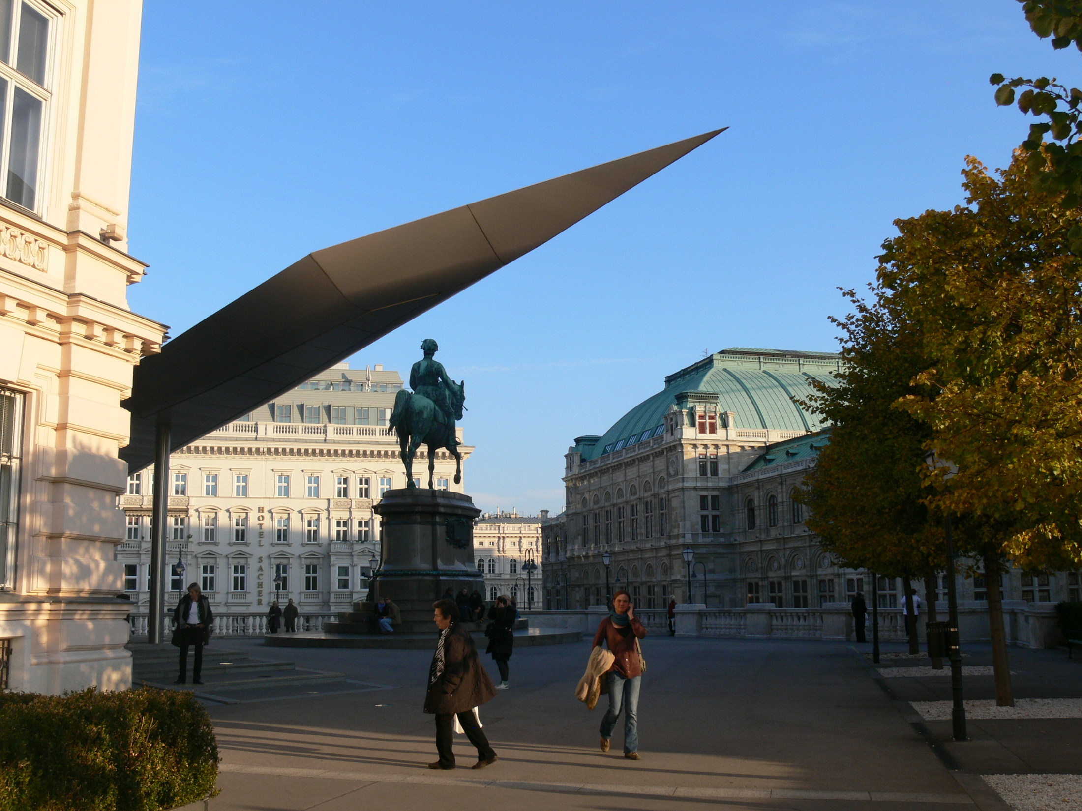 ALBERTINA's projecting entrance roof and Archduke Albrecht monument