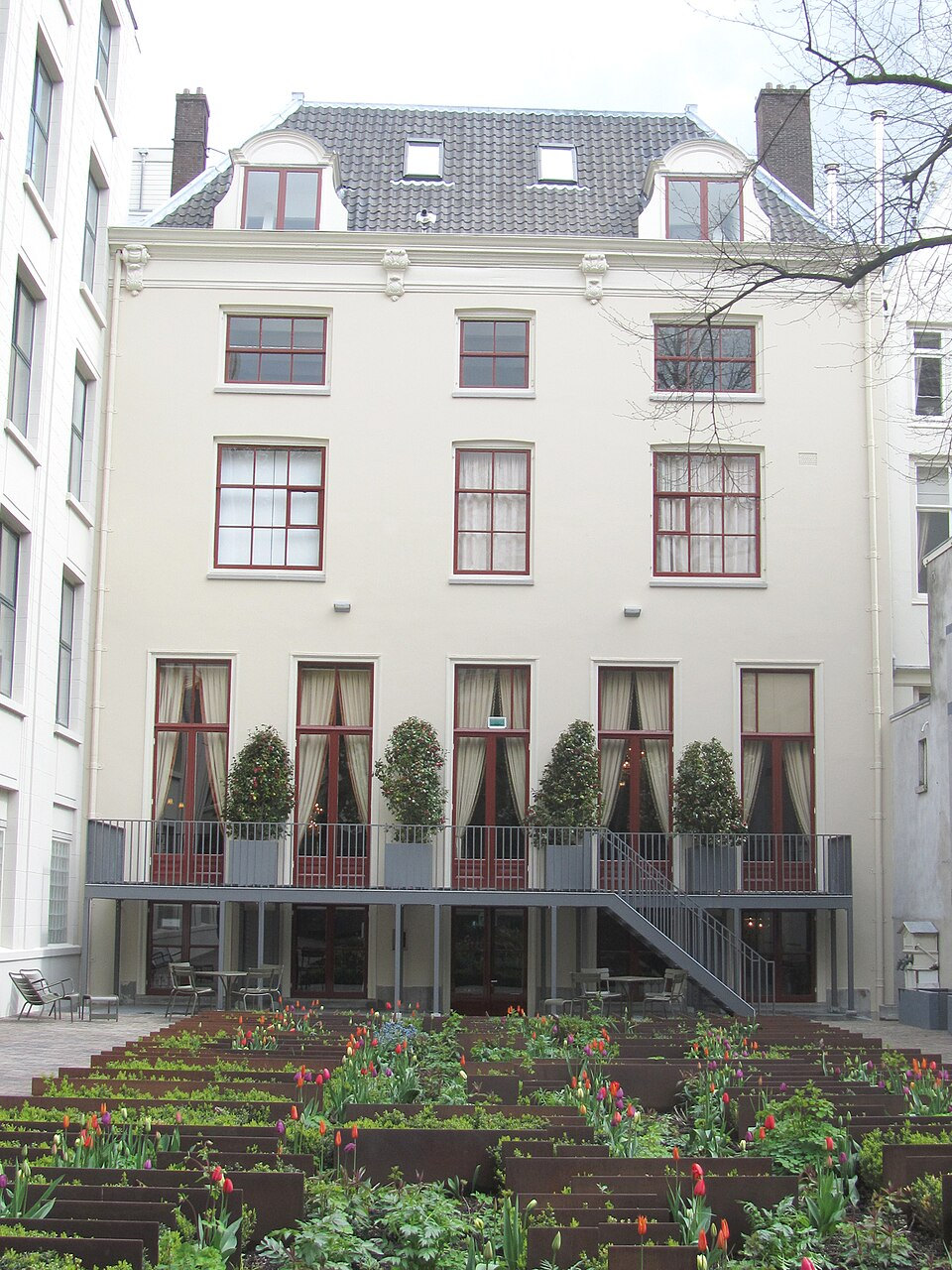 Rear façade and formal garden of the Museum of the Canals in 2012