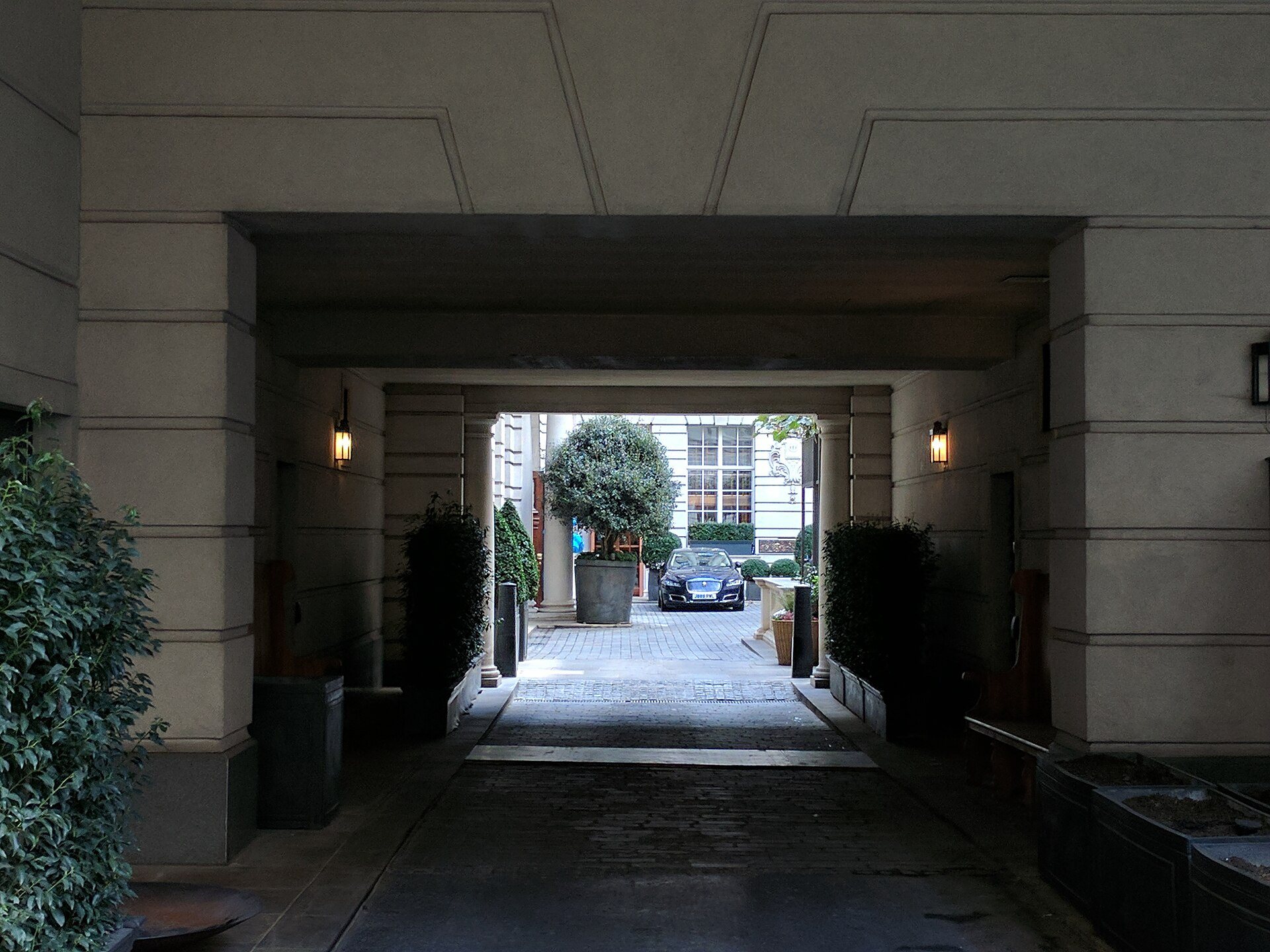 The Edwardian carriage courtyard of Rosewood London on High Holborn.