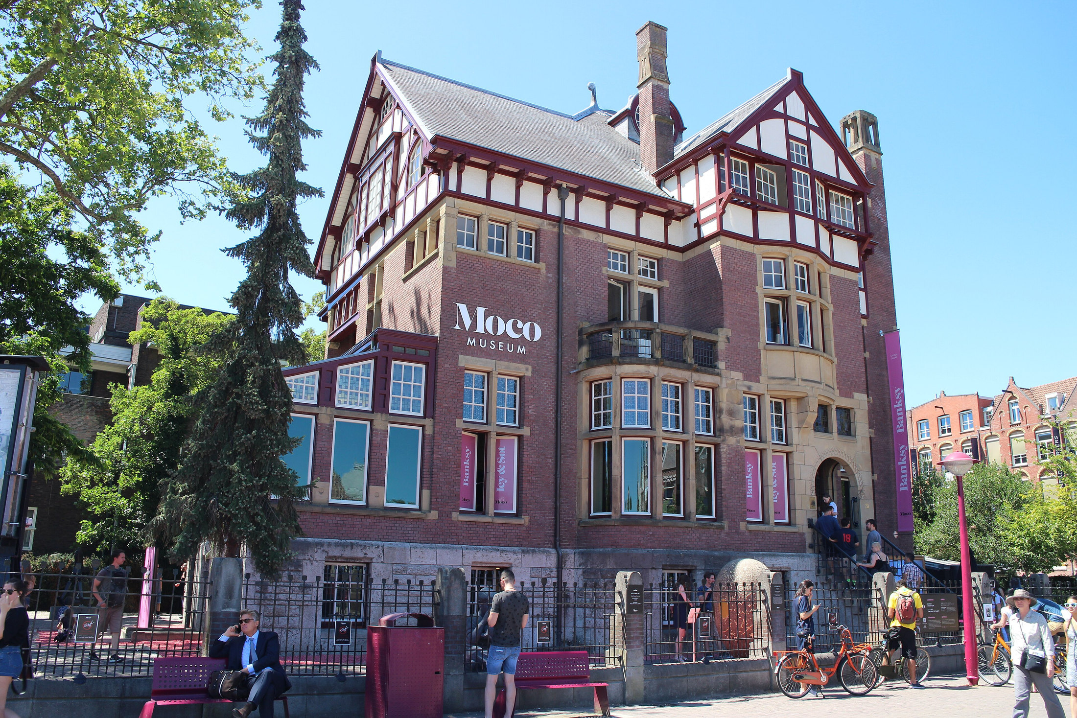 Moco Museum Amsterdam’s Villa Alsberg seen from the street beside Museumplein