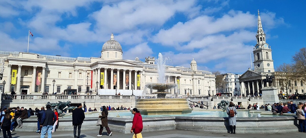 The National Gallery’s broad stone façade above Trafalgar Square.