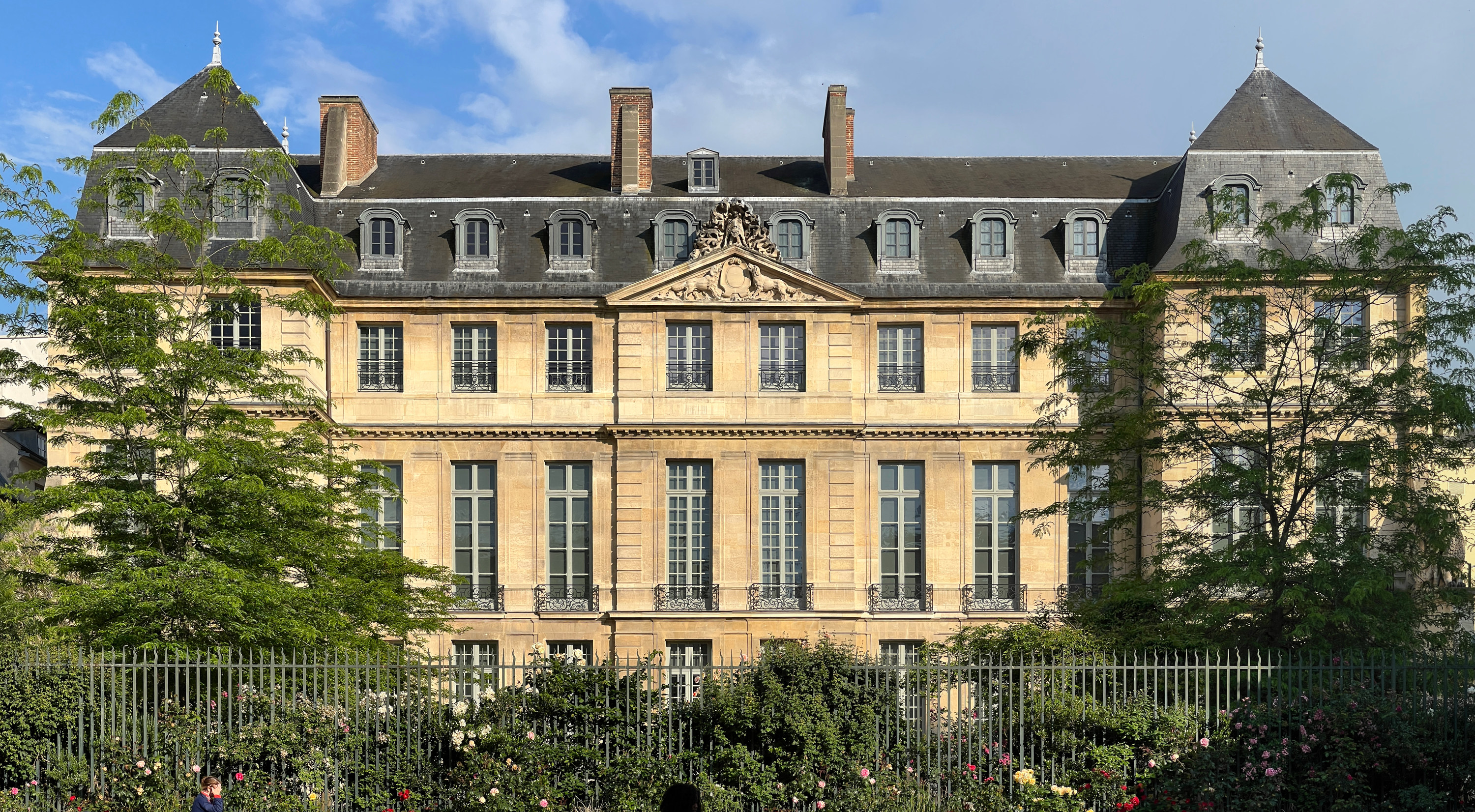 The full garden-facing stone façade of Hôtel Salé, home of Musée Picasso-Paris
